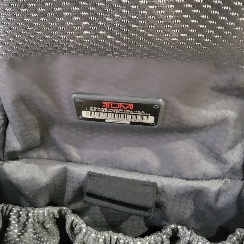 Tumi Men's Nylon with Leather Trim Hanging Toiletry Shaving Zip Bag Gray